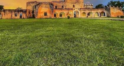 Clean and comfortable apt. in the center + A/C + Hot water + Cenote Zaci