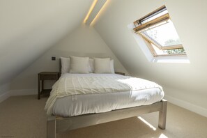 1 bedroom, iron/ironing board, WiFi, bed sheets - Bell House Oxford - The Chalet (Oxford)