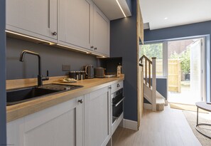 Refrigerador, microondas, horno, placa de cocina