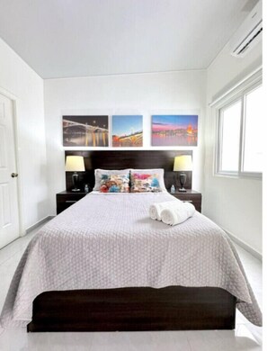 3 bedrooms, desk, iron/ironing board, free WiFi