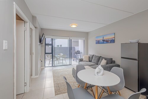 Arch House Langebaan – Modern Stay Near Beach & Club Mykonos