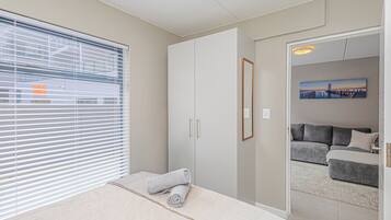 1 slaapkamer, een strijkplank/strijkijzer, gratis wifi, beddengoed