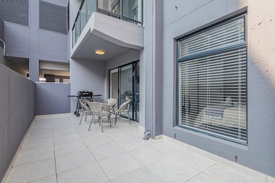 Arch House Langebaan – Modern Stay Near Beach & Club Mykonos