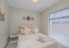 1 habitación, tabla de planchar con plancha, wifi gratis y ropa de cama