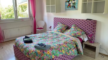 1 bedroom, bed sheets