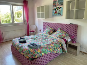 1 bedroom, bed sheets