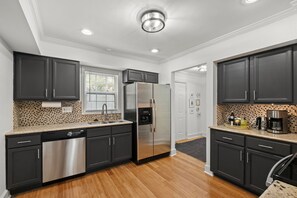 Microwave, oven, stovetop, dishwasher - Cozy Cottage East Nashville - Long Term Stays (Nashville)