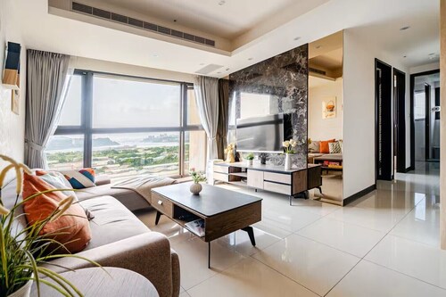 Family-friendly, River View, Steps to MRT, Pool, Gym