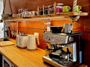 Fridge, microwave, stovetop, espresso maker - Hanmer Glamping (Hanmer Springs)