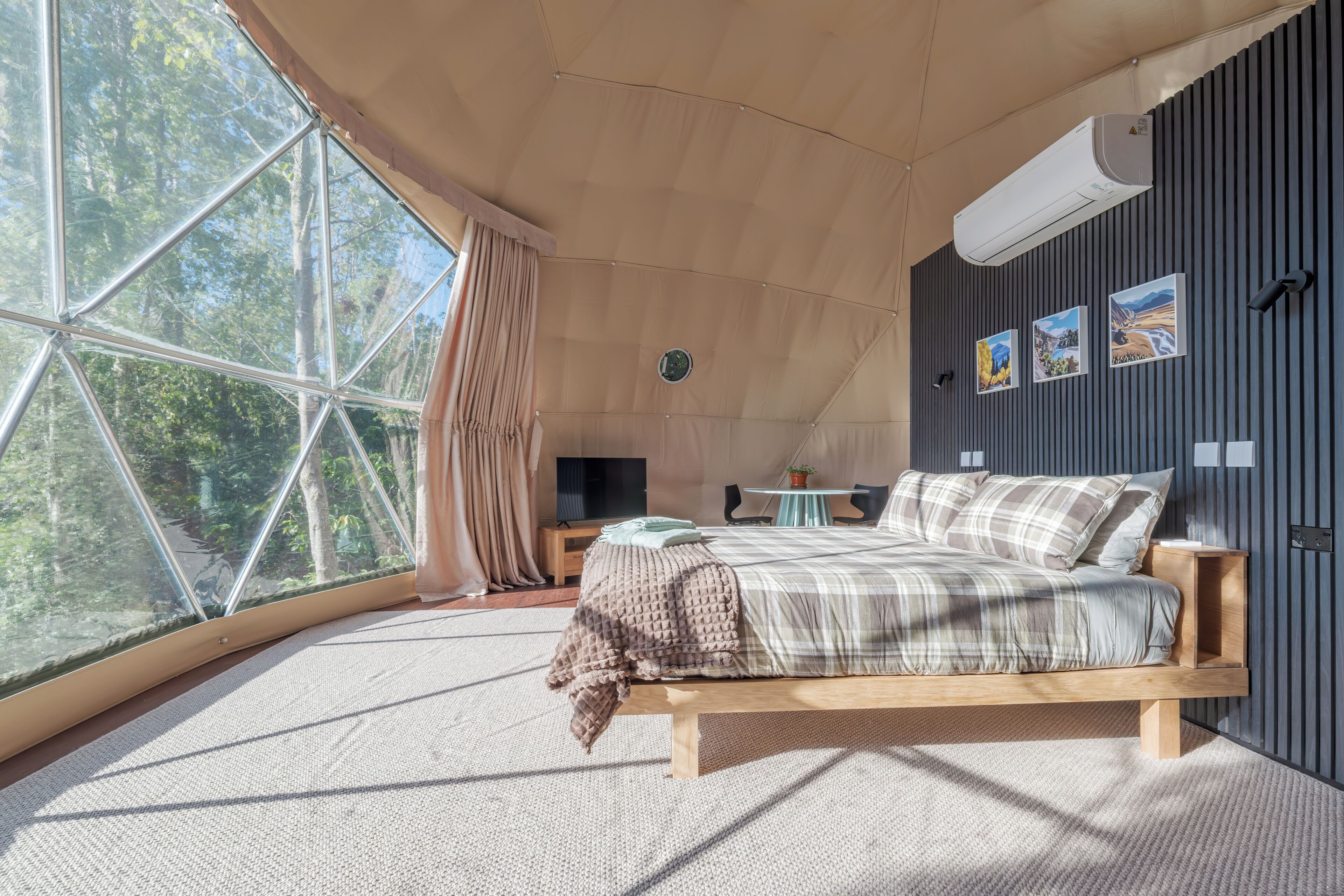 Apartamento superluxo, 1 cama King, cozinha, vista para a montanha | Wi-Fi de cortesia, roupa de cama