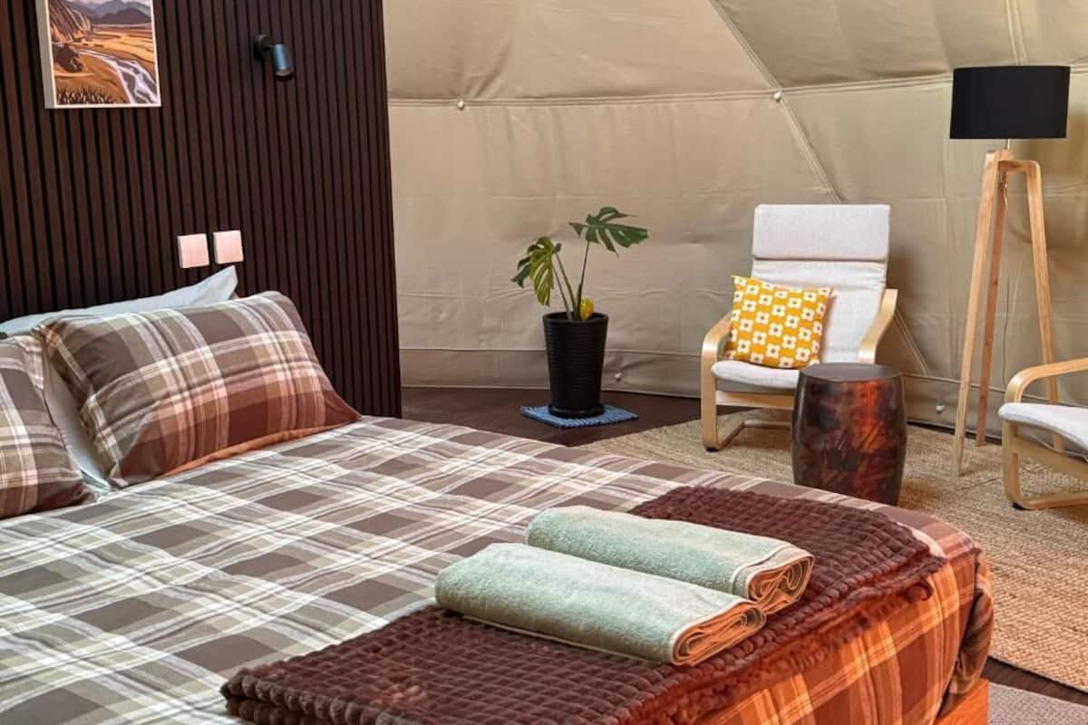 Luxury Apartment, 1 King Bed, Mountain View