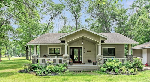 NEW! All Season Hot Tub, Fire Pit, Golf Course, Breezy Point