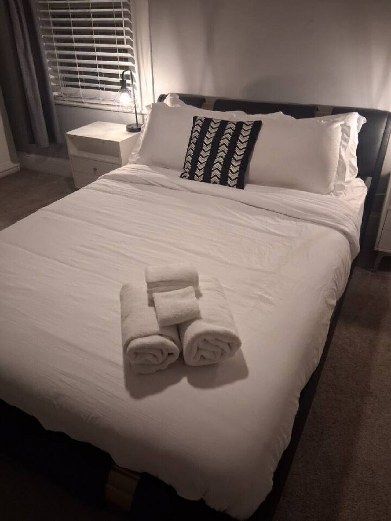 3 soverom, skrivebord, reiseseng for barn og wi-fi (inkludert)