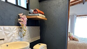 A bathroom with a modern design, featuring a large sink, toilet, and a shower area. - Cozy Loft Maria Bonita, central to the Magical Town of Valle de Bravo (Valle de Bravo)