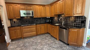 Fridge, microwave, stovetop, dishwasher