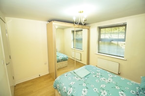 2 habitaciones, tabla de planchar con plancha, wifi y ropa de cama