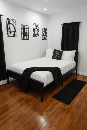 4 bedrooms, iron/ironing board, WiFi, bed sheets
