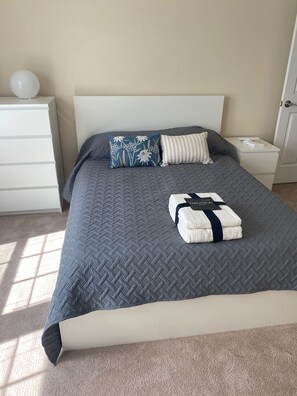 3 habitaciones, tabla de planchar con plancha y acceso a internet 