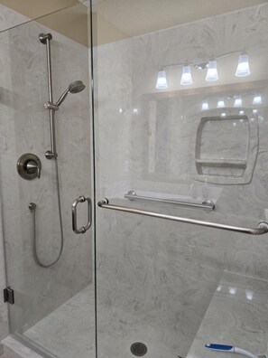 Shower, towels, soap, toilet paper - evelyn748 3 bedroom home in sought after Polo Ridge location in The Villages Fl. (The Villages)