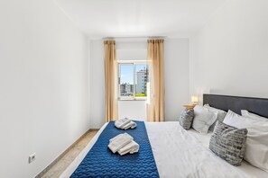 2 habitaciones, tabla de planchar con plancha y wifi gratis 