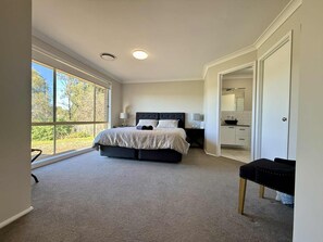5 bedrooms, iron/ironing board, free WiFi, bed sheets - Nulkaba House Hideaway -In the heart of the Hunter Valley (Nulkaba)
