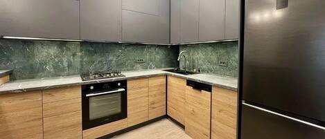 Mikrowelle, Ofen, Herdplatte, Geschirrspüler