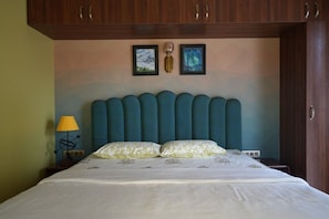 4 habitaciones, tabla de planchar con plancha, wifi y ropa de cama 