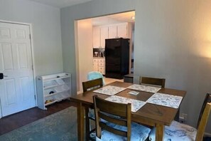 Dining - Central Family Home near Tesla, Shops and Parks (Fremont)