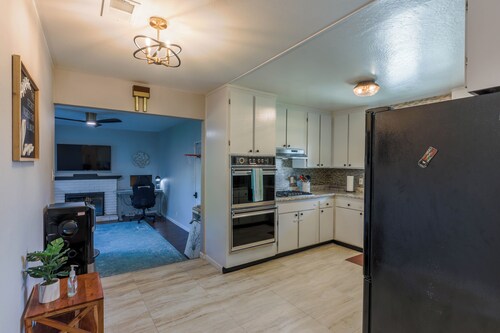 Charming 3-bedroom house in delightful Fremont with AC