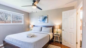3 bedrooms, iron/ironing board, WiFi, bed sheets