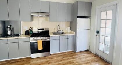 Peaceful 2-bedroom house with AC in charming Hudson
