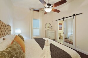 3 habitaciones, tabla de planchar con plancha y cuna de viaje