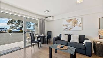 Appartement, 1 trĂšs grand lit, cuisine, vue plage | Restauration dans la chambre