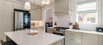 Rocky Top Retreat - Welcome to our 3BR/2.5BA Craftsman bungalow in SoKno!