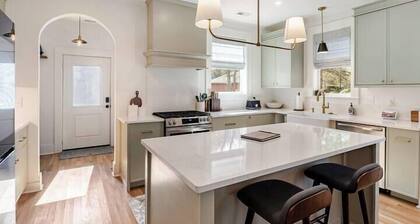 Rocky Top Retreat - Welcome to our 3BR/2.5BA Craftsman bungalow in SoKno!