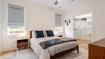 3 bedrooms, desk, iron/ironing board, free WiFi