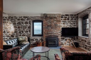 Luxury Apartment, 2 Bedrooms, Ocean View, Courtyard Area | Living area