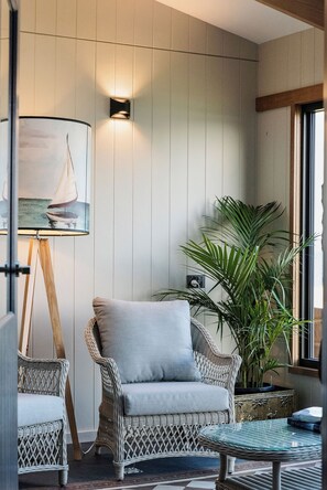 Luxury Apartment, 1 Bedroom, Ocean View, Courtyard Area | Living area