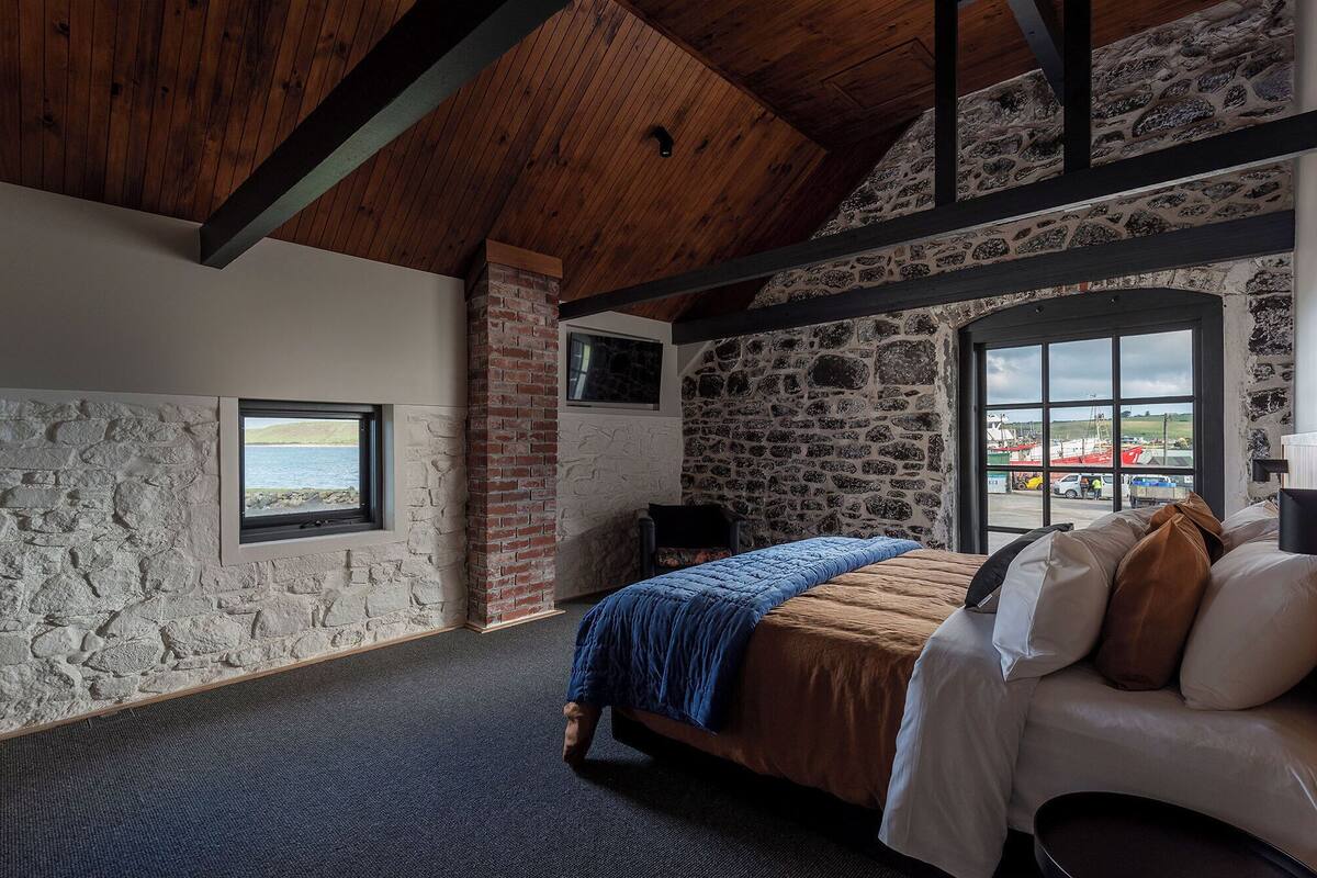 Luxury Apartment, 2 Bedrooms, Ocean View, Courtyard Area | In-room safe, desk, laptop workspace, blackout drapes