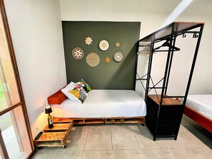 1 dormitori, escriptori, wifi gratuïta i roba de llit