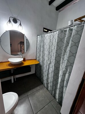 Shower, towels, soap, shampoo - Boutique Bungalow with Kitchen, Terrace & Views and A/C (Altagracia)