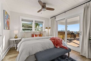 Tabla de planchar con plancha, wifi y ropa de cama 