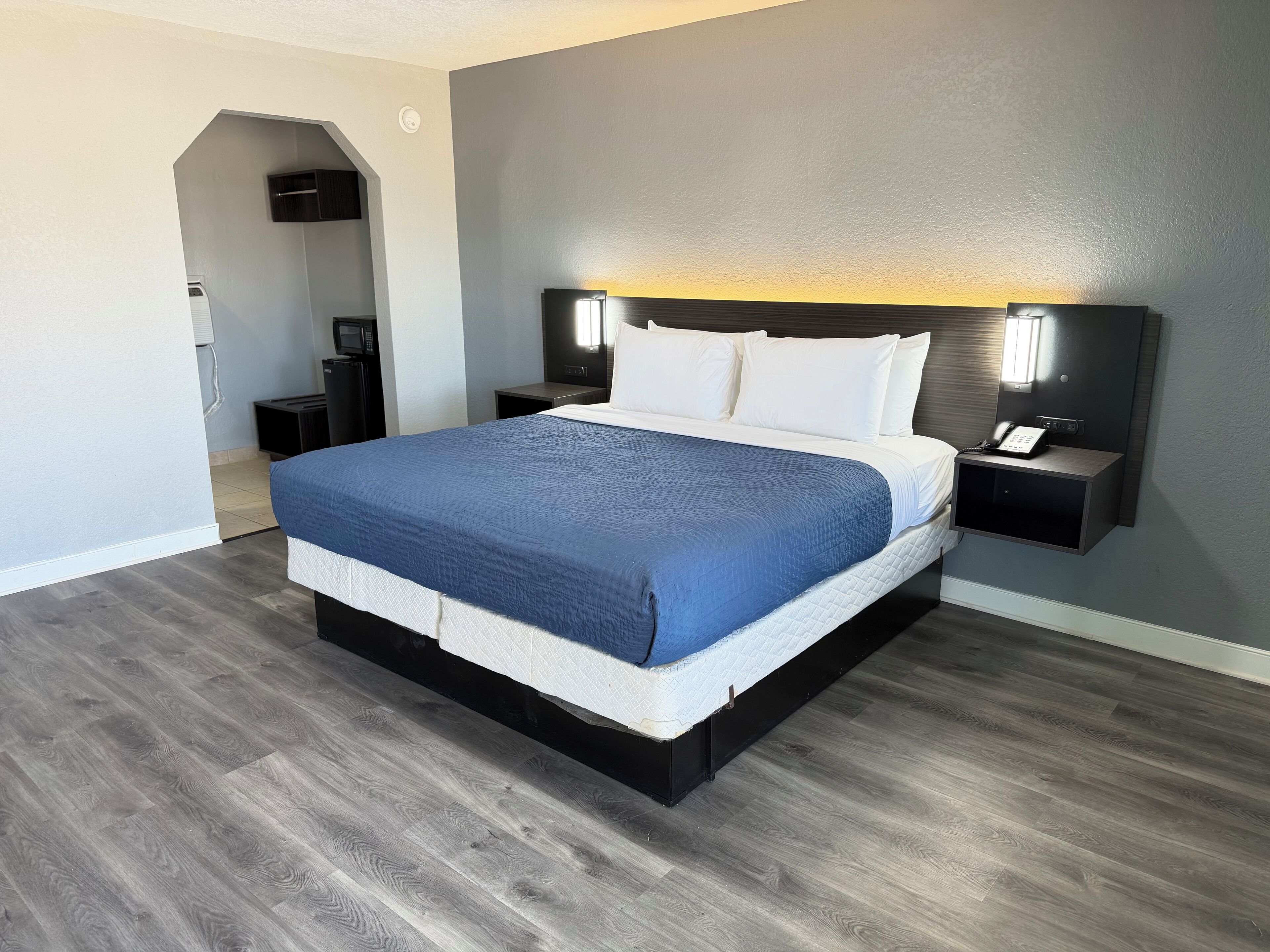 Single Room | Desk, free WiFi