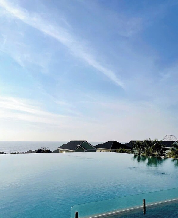 2 piscinas al aire libre