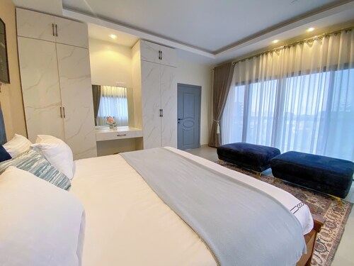 Luxury Apartment at Naguru Pearl, Swimming Pool, Free WIFI, self check-in
