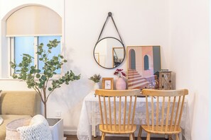 Basic Room | Living area