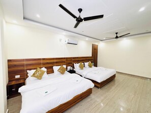 Family Double Room | Desk, free WiFi