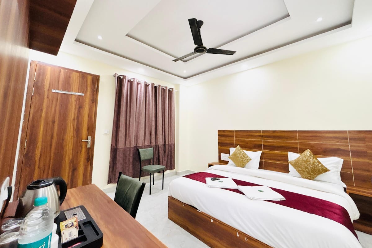 Superior Double Room | Desk, soundproofing, WiFi (free)