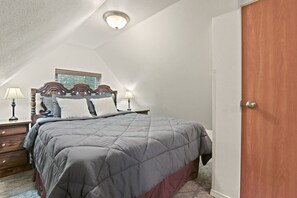 1 bedroom, desk, WiFi, bed sheets