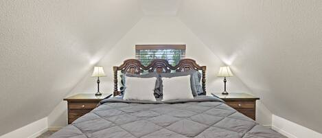 1 bedroom, desk, WiFi, bed sheets